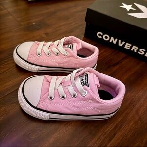 NEW WITH BOX * Chuck Taylor All Star Rave Converse * Toddler size 7